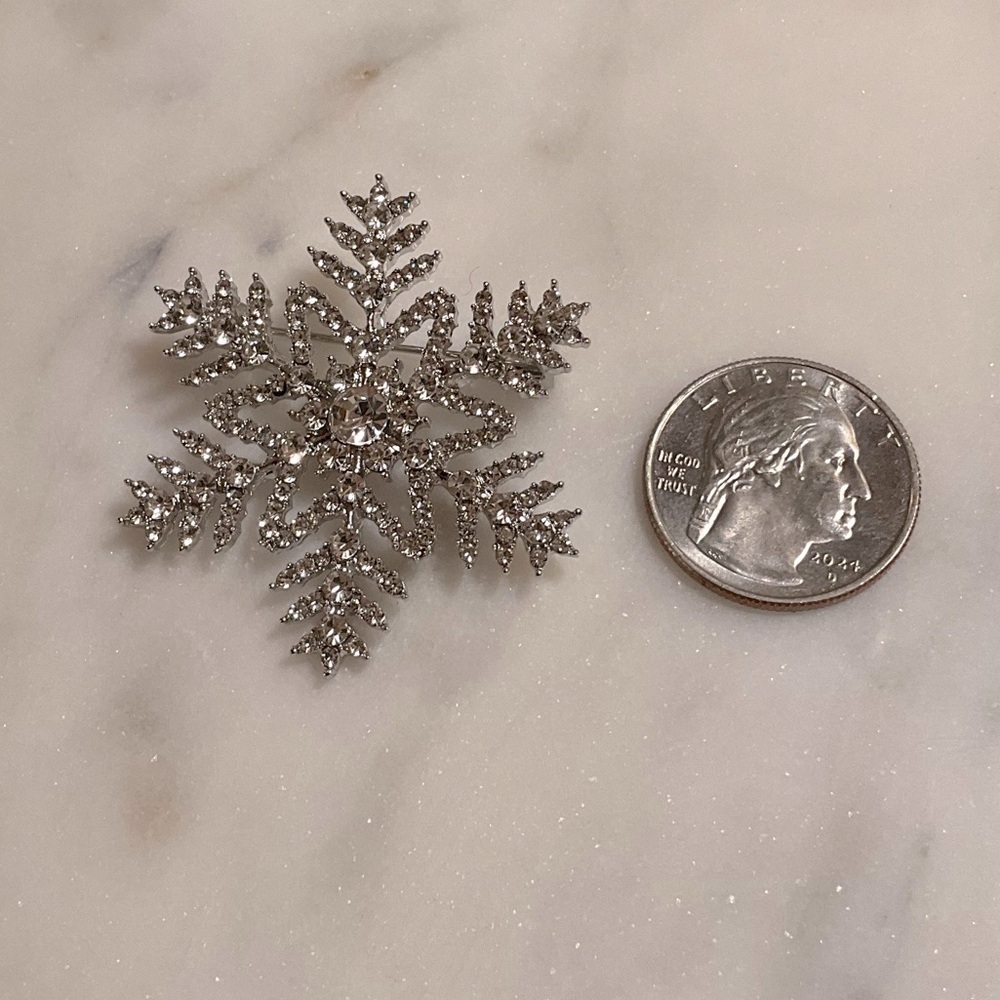 Snowflake Silver Toned Brooch Pin - Picture 3 of 4